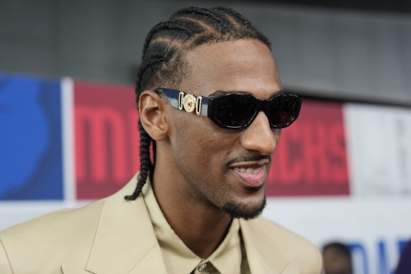 27일(한국시간) 미국프로농구(NBA) 2024년 신인 드래프트에서 전체 2순위로 워싱턴 위저스의 지명을 받은 알렉스 사르. 올해 1, 2순위 모두 프랑스 출신이다. 브루클린 AP 연합뉴스