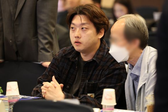 의협 정기대의원 총회 참석한 박단 대전협 비대위원장 - 박단 대한전공의협의회(대전협) 비상대책위원회 위원장이 28일 오전 서울 서초구 더케이호텔에서 열린 대한의사협회 제76차 정기대의원 총회에 참석하고 있다. 2024.4.28 연합뉴스