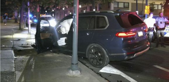 김준오 씨의 공유 차량을 들이받은 절도 차량 - 김준오 씨의 차량을 들이받은 절도 차량의 모습. 차종은 BMW사의 SUV 차량인 X7 모델로 알려졌다. / 사진=ABC 6 방송