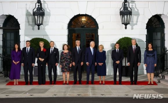 조 바이든 미국 대통령과 옌스 스톨텐베르크 나토 사무총장, 각국 정상들이 10일(현지시간) 백악관에서 열린 북대서양조약기구(NATO·나토) 리셉션에 참석하고 있다. 2024.07.11.