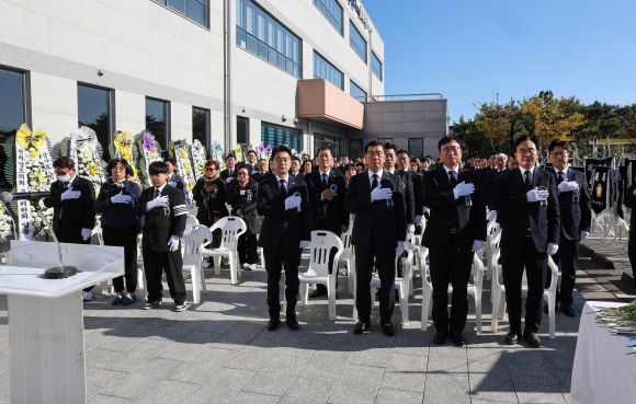 전남도의회가 6일 나주 소재 빛가람종합병원 장례식장에서 고 김호진 의원의 전남도의회장을 엄수했다.