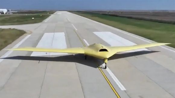 중국의 최신형 스텔스 무인 항공기 CH-7