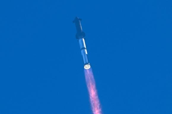 19일(현지시간) 6번째 지구궤도 시험비행을 위해 발사되고 있는 스타십. 사진=AFP 연합뉴스