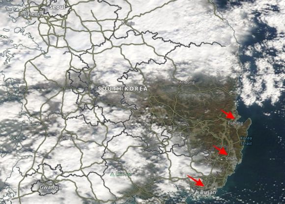 2024년 11월 28일 NASA 테라 위성이 촬영한 부산, 울산, 포항 지역 일대의 위성사진. NASA 월드뷰 캡처