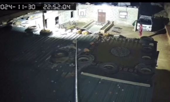 2024년 11월 30일(현지시간) 러시아 전투기가 공습한 시리아 북서부 이들리브에 있는 시리아 반군 최대 조직 하야트 타흐리르 알샴(HTS) 본부. / 출처=칼리드 알사바이 박사 엑스