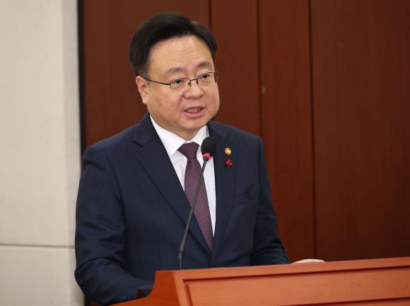 발언하는 조규홍 복지부 장관 - 조규홍 보건복지부 장관이 5일 오전 서울 여의도 국회에서 열린 보건복지위원회 제11차 전체회의에서 발언하고 있다.  연합뉴스