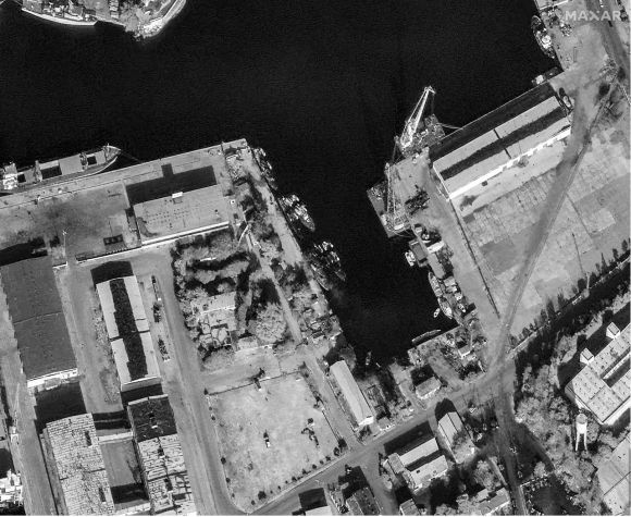 10일(현지시간) 시리아 라타키아항에서 시리아 해군의 미사일 함정들이 침몰했다. / 출처=막서 테크놀러지