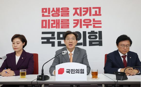 국민의힘 권성동 신임 원내대표가 13일 오후 국회에서 현안 관련 기자간담회를 하고 있다. 2024.12.13 연합뉴스