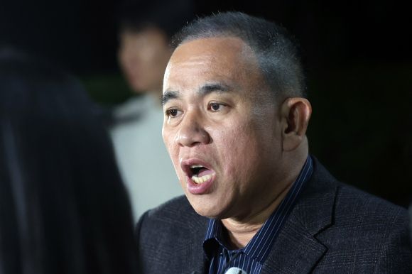 김건희 여사 공천 개입 의혹과 미래한국연구소의 불법 여론조사 의혹 등 사건의 핵심 인물인 명태균씨가 지난해 11월 8일 오후 경남 창원시 성산구 창원지방검찰청(창원지검)에서 나오고 있다. 2024.11.8. 연합뉴스