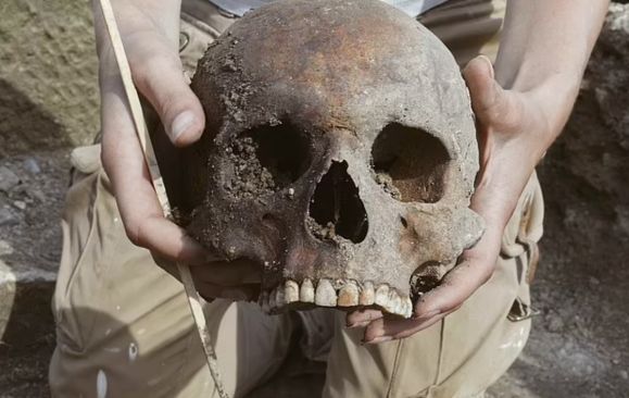 크로아티아 동부 라샤스카 지역의 유적지에서 발견된 유해. 참수당한 뒤 상반신과 하반신이 각기 다른 방향으로 매장돼 있었다. 출처 라이브사이언스