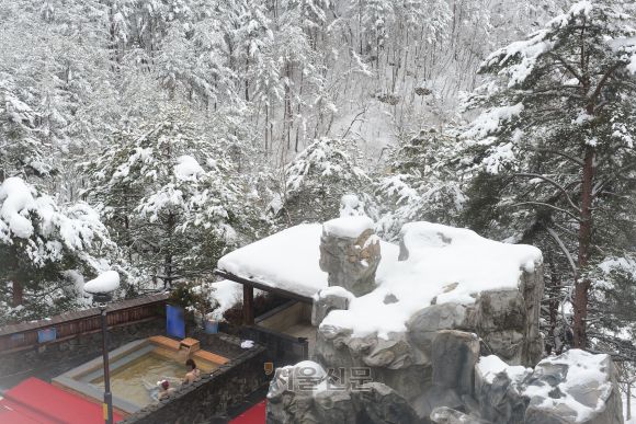 빈티지풍의 여행지 덕구온천.