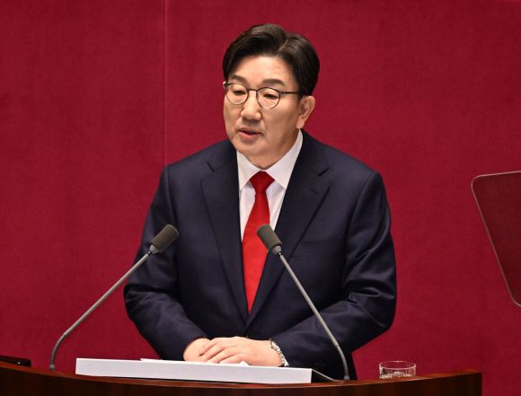 권성동 국민의힘 원내대표가 11일 국회 본회의장에서 교섭단체 대표 연설을 하고 있다. 권 원내대표는 이날 연설에서 분권형 개헌과 의료개혁·연금개혁 추진 필요성을 강조했다. 2025.2.11 안주영 전문기자