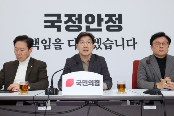 발언하는 권성동 원내대표 - 국민의힘 권성동 원내대표가 16일 서울 여의도 국회에서 열린 기자간담회에 참석하고 있다. 2025.2.16 연합뉴스