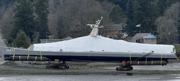 최근 진수된 미 해군의 중형 무인 수상함(USV). 더워존 제공