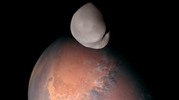 2023년 아랍에미리트 아말 위성이 촬영한 화성과 데이모스. 사진=Emirates Mars Mission