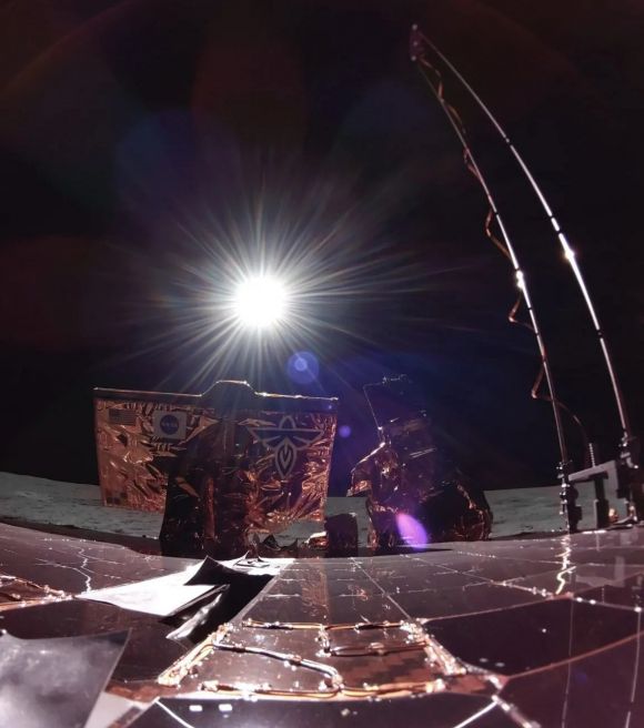 달 탐사선 블루 고스트가 촬영한 일식이 벌어지기 4시간 전 촬영한 사진