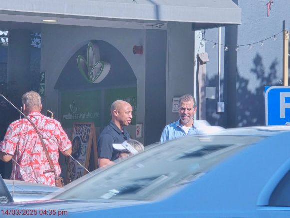 헌터 바이든(오른쪽)이 14일(현지시간) 남아프리카공화국 케이프타운 고급 상점가에서 목격됐다. 출처=뉴욕포스트