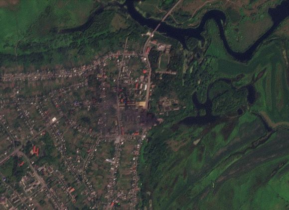 2024년 8월 21일(현지시간) 러시아 쿠르스크주 글루쉬코보에서 우크라이나군이 공격한 것으로 추정되는 건물에서 연기가 피어오르는 모습. 로이터 연합뉴스