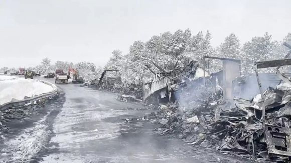 당시 GPS가 감지된 지점으로부터 1마일(1.6km) 떨어진 지점에서는 눈을 동반한 겨울 폭풍으로 2명이 사망하고 16명이 다치는 22중 연쇄 추돌사고가 발생했다. 출처=애리주나주 공공안전국