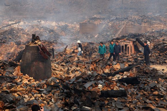 화마가 휩쓸고 간 고운사 - 26일 경북 의성군 단촌면 고운사 가운루를 비롯한 건물들이 전날 번진 산불에 모두 불에타 흔적만 남아 있다. 이번 화재로 국가 지정 문화유산 보물로 지정된 가운루와 연수전 등이 소실됐다. 2025.3.26 연합뉴스
