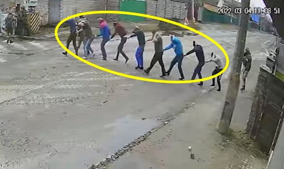 AP통신과 미국 PBS 방송사의 다큐멘터리 프로그램인 ‘프론트라인’ 취재팀이 부차 학살 순간을 담은 영상을 입수해 공개했다. AP 연합뉴스 자료사진