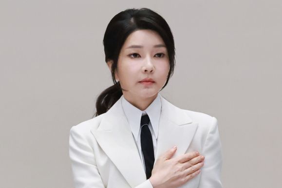 2024년 9월 13일 2024 파리 패럴림픽 선수단 격려 오찬에서 국기에 경례하는 김건희 여사. 2024.12.14 연합뉴스