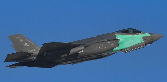 지난 1월 시험비행 중인 ‘프랑켄 제트’(Frankenjet). 미 공군