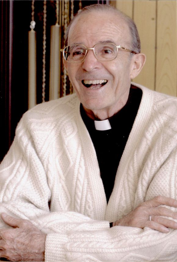 환하게 웃고 있는 두봉 주교. 서울신문 포토라이브러리.