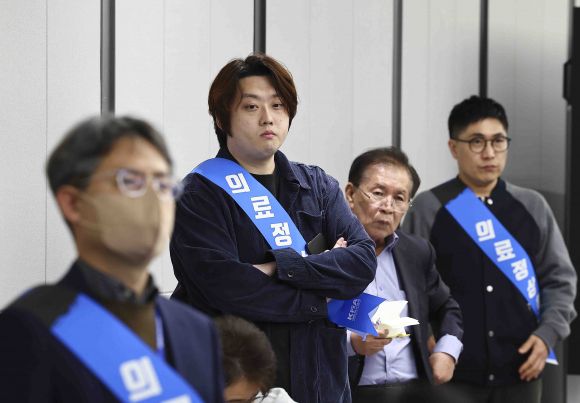 박단 대한전공의협의회 비상대책위원장이 지난 13일 서울 용산구 대한의사협회에서 열린 대선기획본부 출범식 및 의료정상화를 위한 전국의사대표자대회에 참석해 있다. 뉴시스