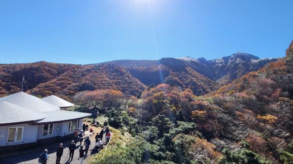 관음사 코스에서 만나는 삼각봉 휴게소의 모습. 제주 강동삼 기자