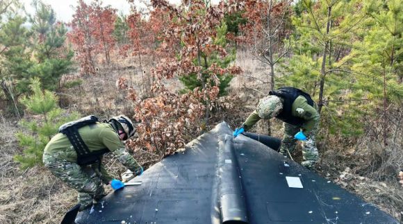 2024년 3월 18일 우크라이나 빈니차주에서 격추된 러시아 게란-2(샤헤드) 드론의 잔해. 우크라이나 경찰 제공
