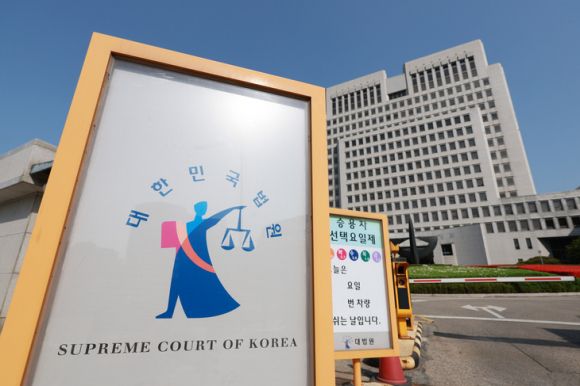대법 전원합의체, 이재명 사건 두번째 심리 - 대법원은 이재명 전 더불어민주당 대표의 공직선거법 위반 혐의 사건에 대한 심리를 가속화하고 있다. 사진은 24일 두 번째 기일을 여는 서울 서초구 대법원 청사.  연합뉴스
