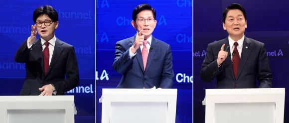 한동훈 국민의힘 대선 경선 후보가 24일 서울 종로구 동아미디어센터 채널A 오픈스튜디오에서 일대일 ‘맞수 토론’을 하기 전 리허설을 하고 있다(왼쪽 사진). 가운데 사진은 같은 날 김문수 후보가, 오른쪽 사진은 안철수 후보가 토론 준비를 하는 모습. 국회사진기자단
