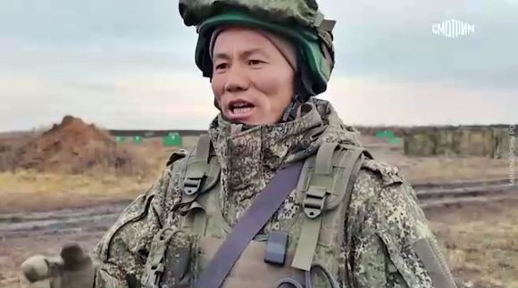 러시아와 북한이 북한군 파병을 공식 인정한 가운데, 러시아 국방부가 서부 쿠르스크에서 전투 훈련 중인 북한군 영상을 공개했다고 베스티 등 러시아 언론이 28일(현지시간) 보도했다. 사진은 영상 일부. 2025.4.28 텔레그램