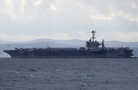 항공모함 USS 해리 S. 트루먼호가 2022년 2월 14일 크로아티아 스플리트 인근에 정박해 있다. AP 연합뉴스