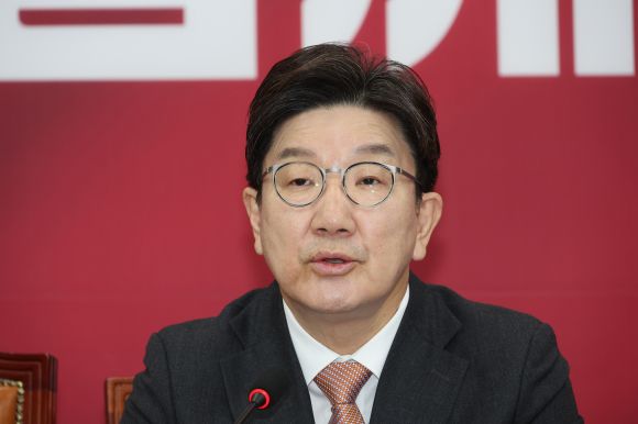 발언하는 국민의힘 권성동 원내대표 - 국민의힘 권성동 원내대표가 1일 국회에서 열린 비상대책위원회의에서 발언하고 있다. 2025.5.1 연합뉴스