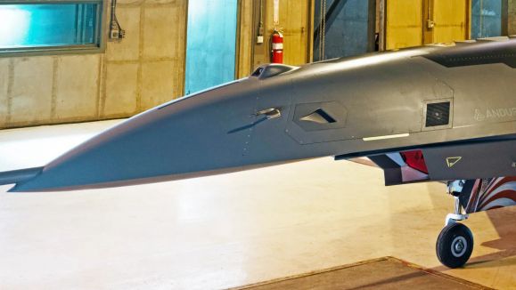 안두릴의 YFQ-44A 무인전투시제기에는 앞부분 상단에 기존 이미지나 모형에서 볼 수 없던 전방 카메라 시스템이 달려 있다. 출처=미 공군