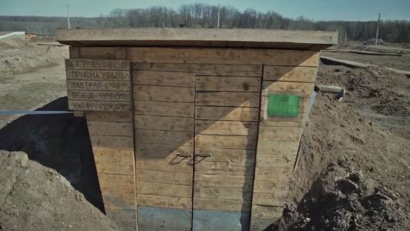 30일(현지시간) 고려인 3세 방송인이자 정치인인 마리나 김(42)은 “전 세계 독점”이라며 쿠르스크에서 직접 만난 북한군 동영상을 공개했다. 영상에는 러시아군과 드론 대응, 전자전 상황 적응 등 현대전 전술 훈련 중인 북한군과 참호 및 급식실 생활상이 담겼다. 2025.4.30 마리나 김