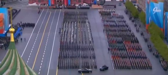 지난해 모스크바에서 열린 제2차 세계대전 승리 기념 열병식 모습. 엑스 캡처