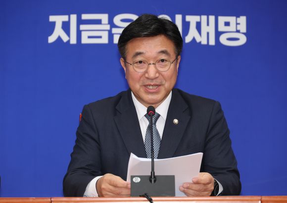 기자간담회 하는 윤호중 총괄선대본부장 - 5일 서울 여의도 국회에서 더불어민주당 윤호중 총괄선대본부장이 기자간담회를 하고 있다. 2025.5.5 연합뉴스