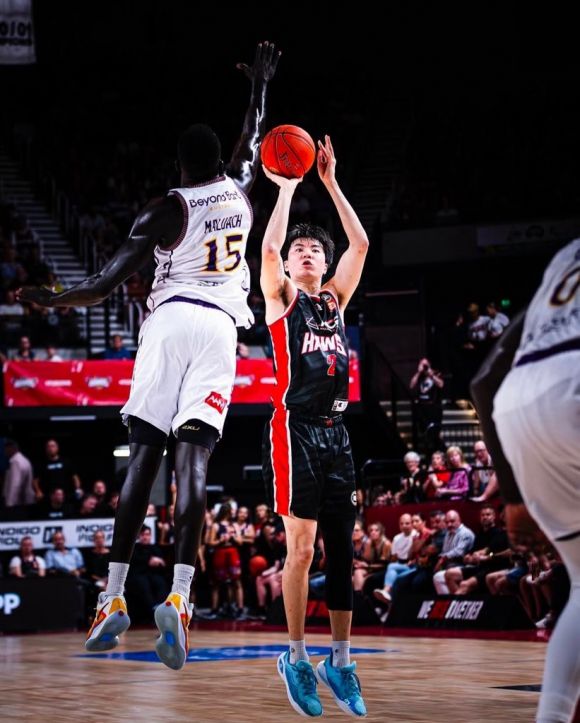호주 프로농구(NBL) 일라와라 호크스 소속 이현중이 슛하는 모습. 에픽스포츠 제공