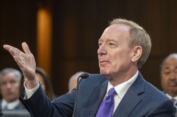 브래드 스미스 마이크로소프트(MS) 사장이 8일(현지시간) 미 의회 상원 상업·과학·교통위원회 청문회에서 말하고 있다. 워싱턴=AP·연합뉴스