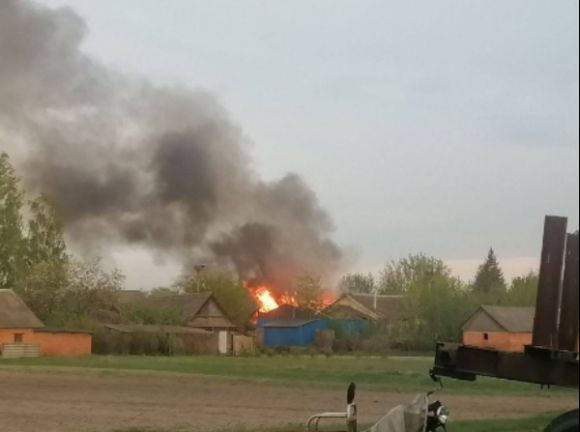 러시아 브랸스크주에 있는 군수품 제조업체인 스트렐라 공장이 우크라이나군의 공습을 받고 불길에 휩싸였다. 사이버보로스노 텔레그램 캡처