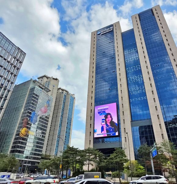 서울 중구 우리금융 디지털센터(왼쪽)와 우리금융 본사 모습. 우리금융 제공