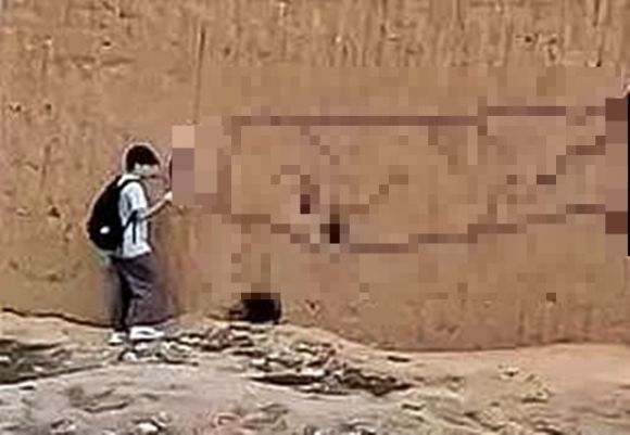 13일(현지시간) 영국 BBC방송 등 외신에 따르면 유네스코 세계문화유산인 ‘찬찬’(Chan Chan) 고고 유적지에서는 최근 정체불명의 관광객이 성벽에 거대 남성 생식기를 그려 넣는 사건이 발생했다.