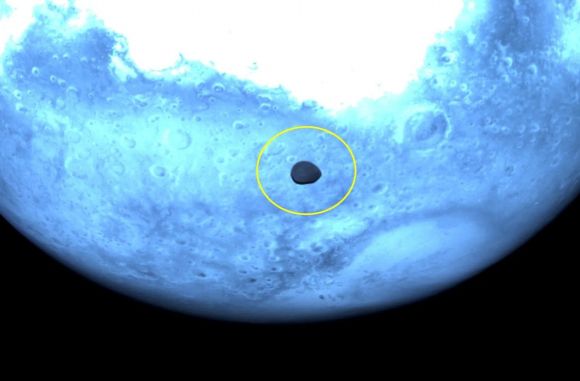 유럽우주국(ESA) 탐사선 헤라(Hera)가 포착한 위성 데이모스(Deimos). ESA 제공