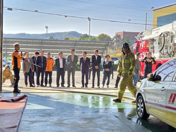포항북부소방서를 방문한 건설소방위. 경북도의회 제공