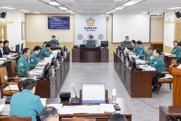 지난 4월 16일 열린 제355회 임시회 건설소방위원회. 경북도의회 제공