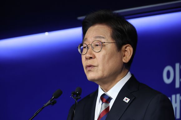 기자간담회 갖는 이재명 후보 - 이재명 더불어민주당 대선 후보가 25일 서울 여의도 당사에서 기자간담회를 하고 있다. 2025.05.25. 뉴시스