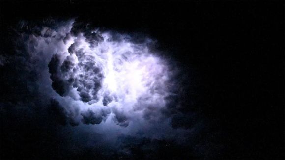 미 항공우주국(NASA) 우주비행사 앤 맥클레인이 국제우주정거장서 포착한 번개. NASA/Anne McClain